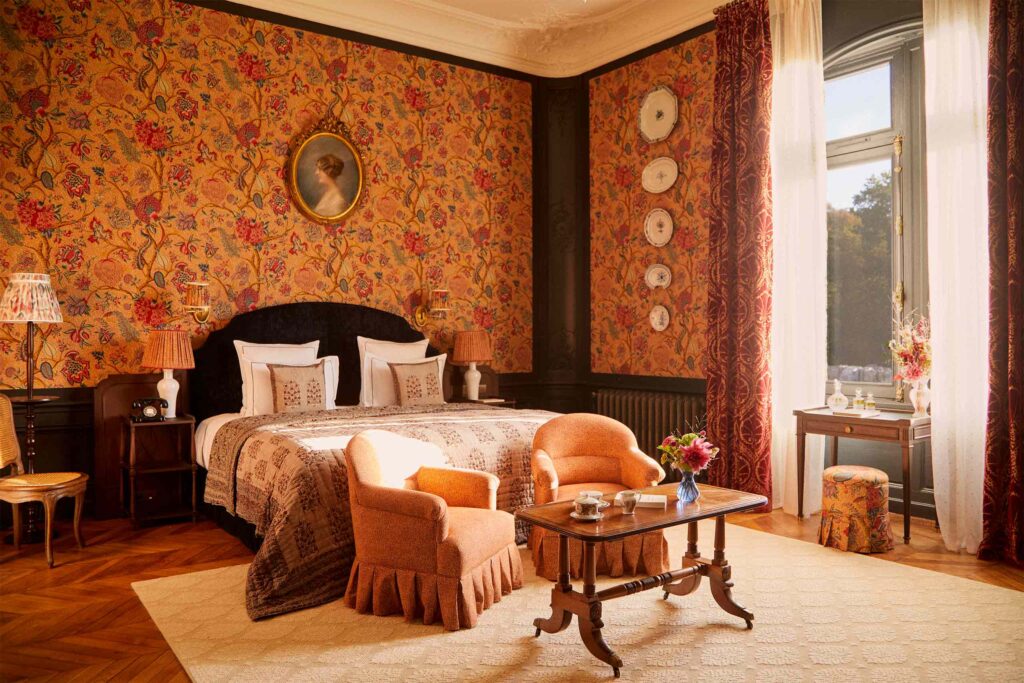 A sumptuous Parisian style suite at Abbaye des Vaux-de-Cernay - Chic stays outside of Paris