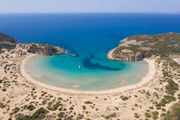 Navarino Bay and Voidokilia Beach, a cresent of beautiful sand flanking a turquoise bay