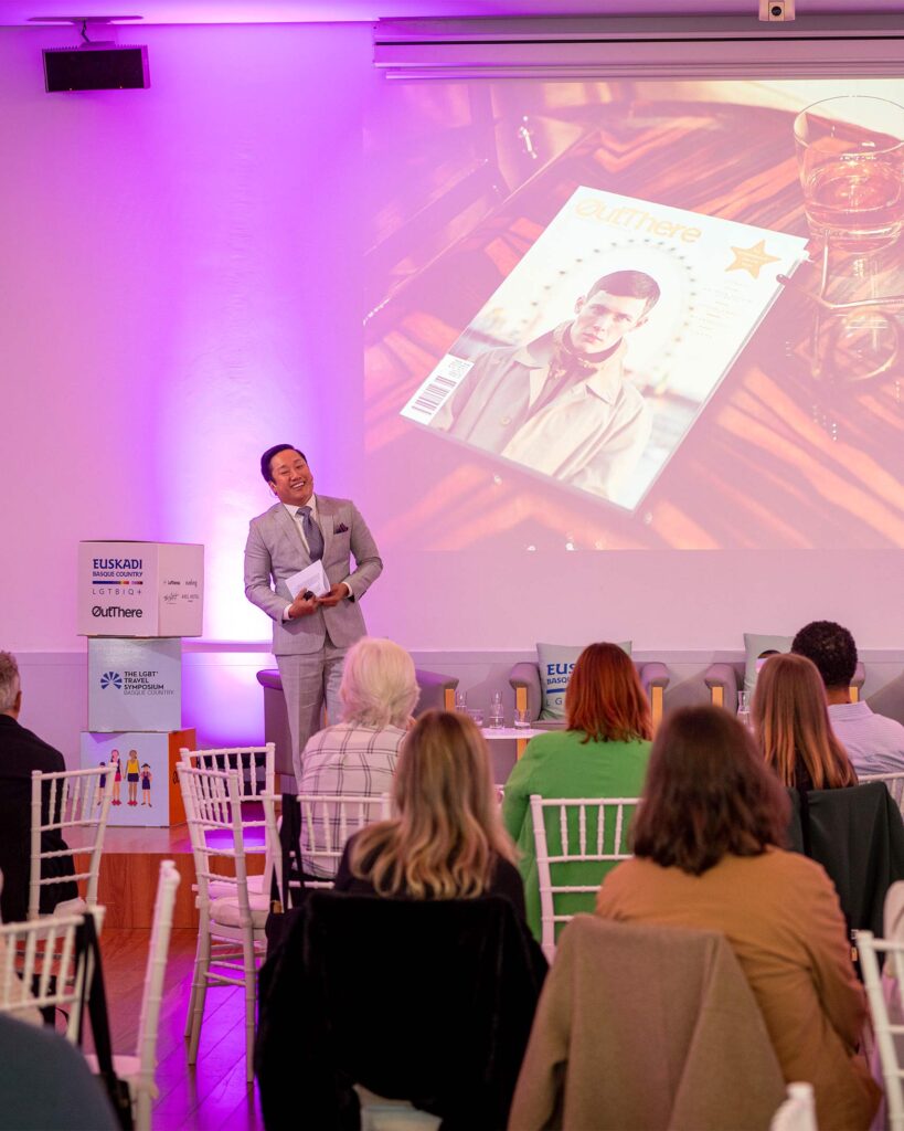 Uwern Jong delivers a speech on stage. 