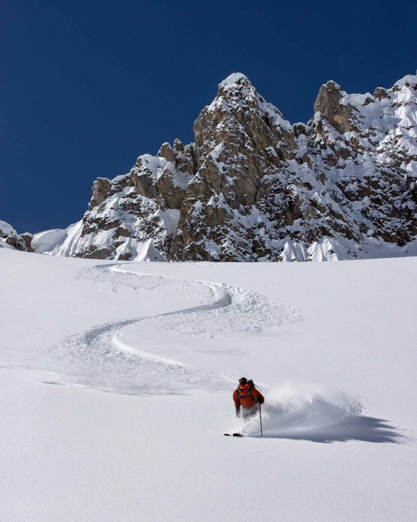 A skier goes downhill during an adventure with Eleven Chalet Hibou in Le Miroir, Sainte-Foy-Tarentaise, Savoie, France